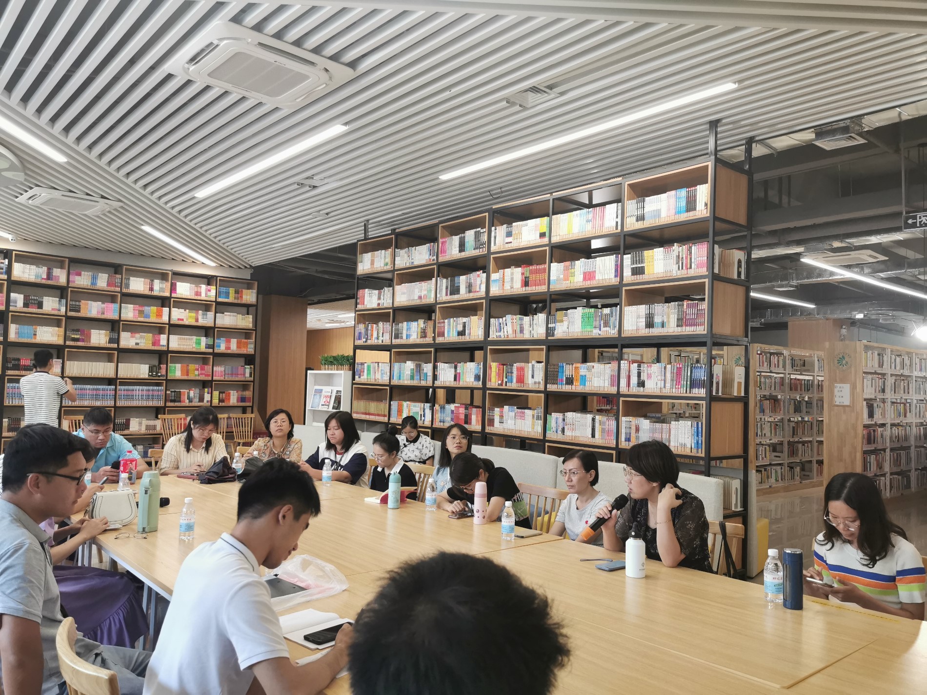 汽车系党支部范秋萍做活动总结.jpg 汽车系党支部范秋萍做活动总结.jpg
