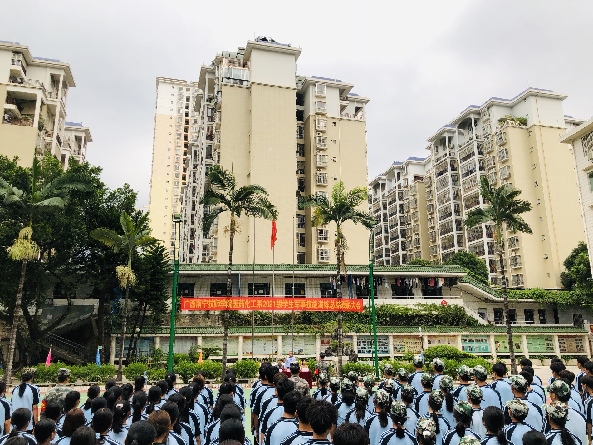 覃柿栋主任宣布大会开幕.jpg 覃柿栋主任宣布大会开幕.jpg