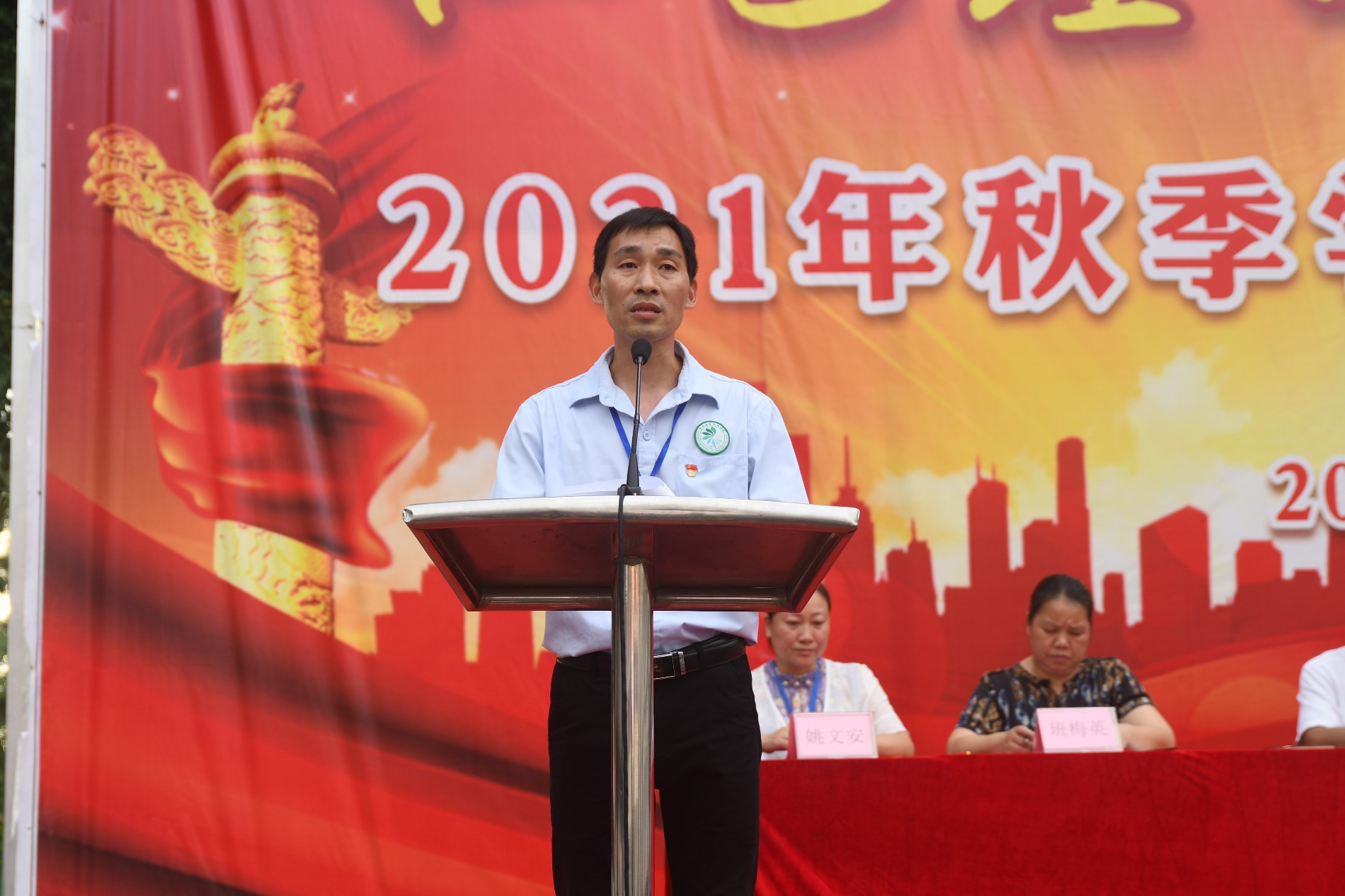 南宁市教学骨干郑计斯老师发言.JPG 南宁市教学骨干郑计斯老师发言.JPG