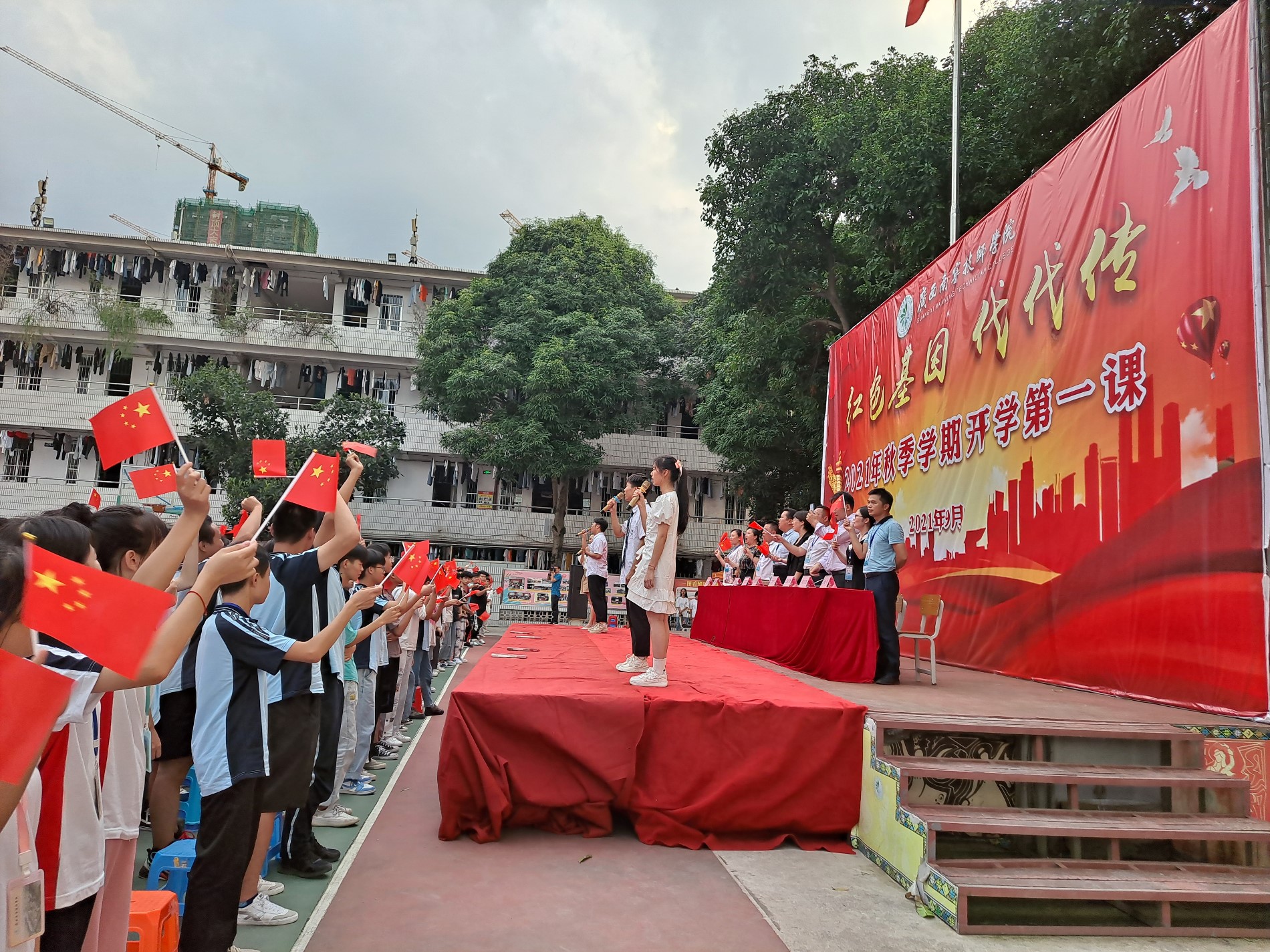 全体师生齐唱红色歌曲《我爱我的祖国》.jpg 全体师生齐唱红色歌曲《我爱我的祖国》.jpg