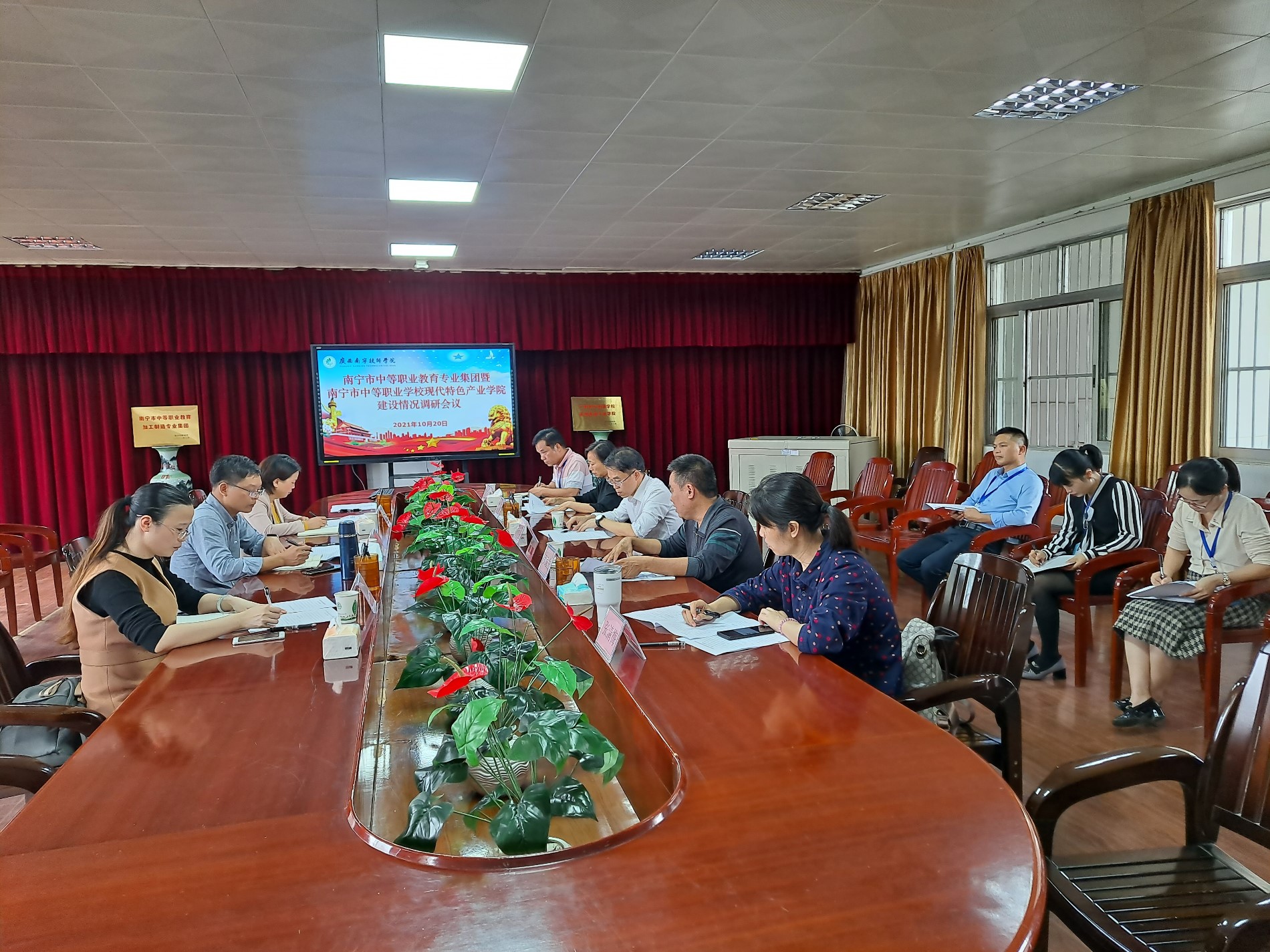 调研会议报告现场.jpg 调研会议报告现场.jpg