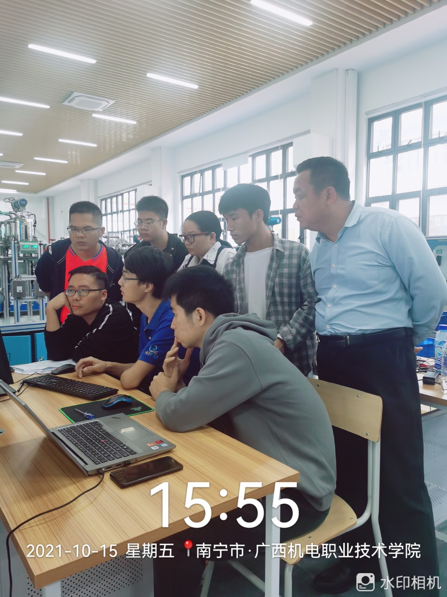 参赛师生比赛训练现场1.jpg 参赛师生比赛训练现场1.jpg