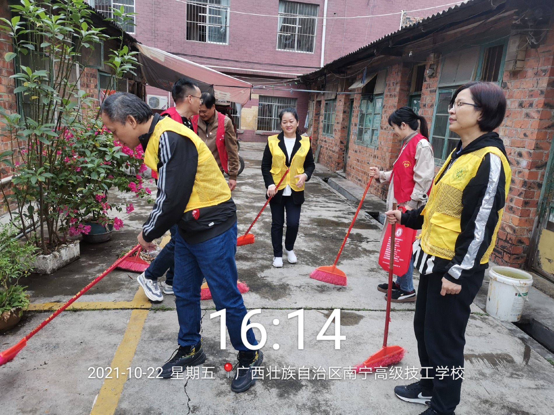 清理卫生死角.jpg
