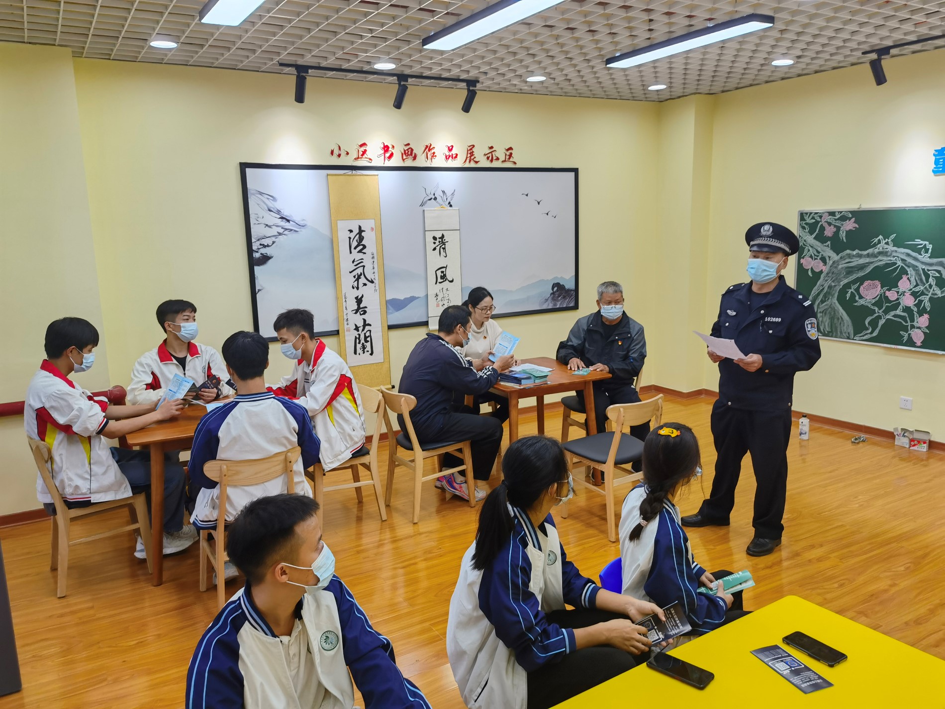 “反诈防骗,我们在行动”宣讲.jpg “反诈防骗,我们在行动”宣讲.jpg