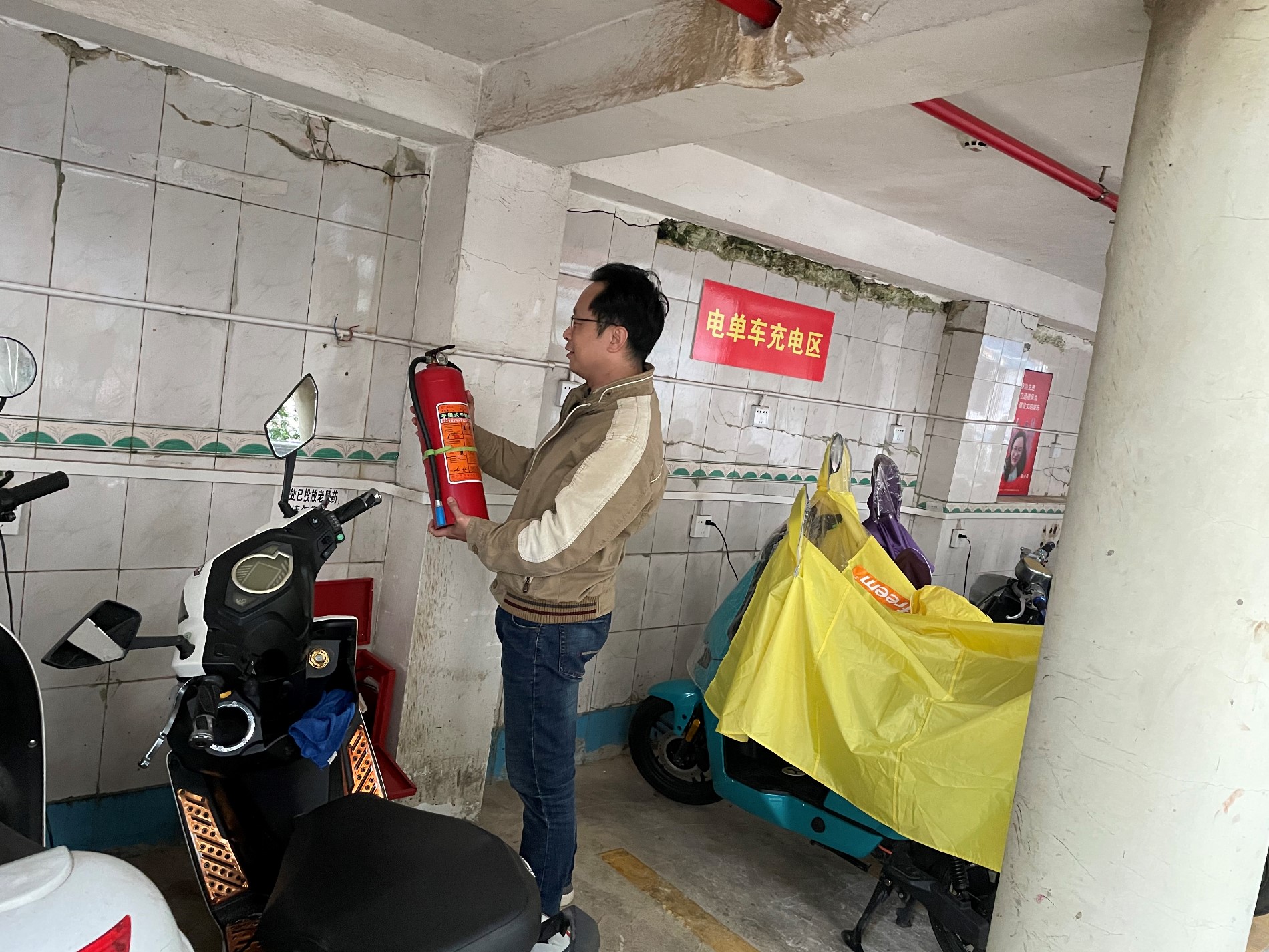 检查公共场所消防安全.jpg 检查公共场所消防安全.jpg