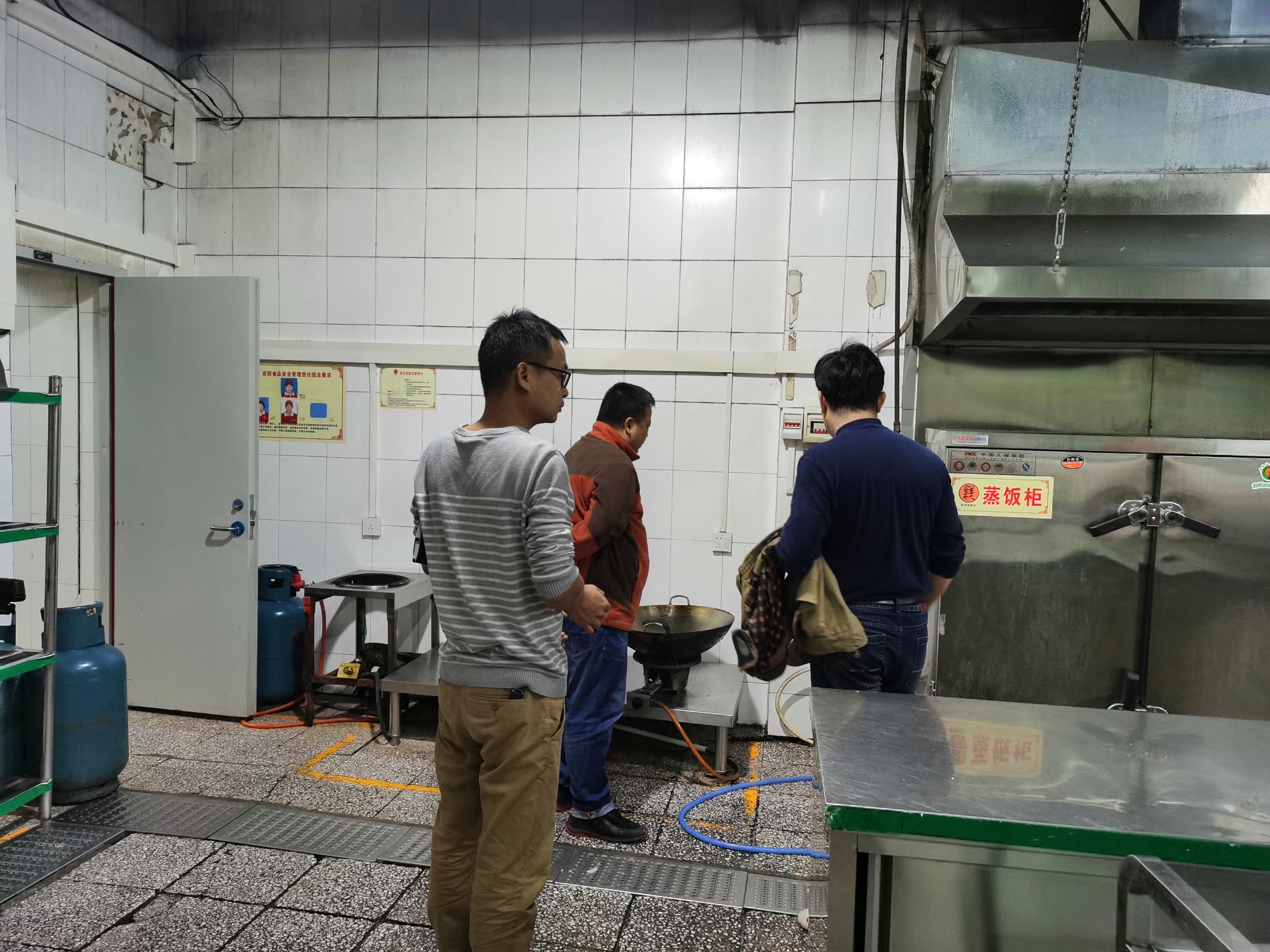 检查食堂消防安全.jpg 检查食堂消防安全.jpg