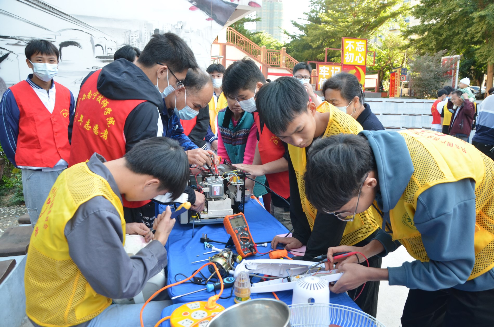 学生家电维修1.JPG 学生家电维修1.JPG