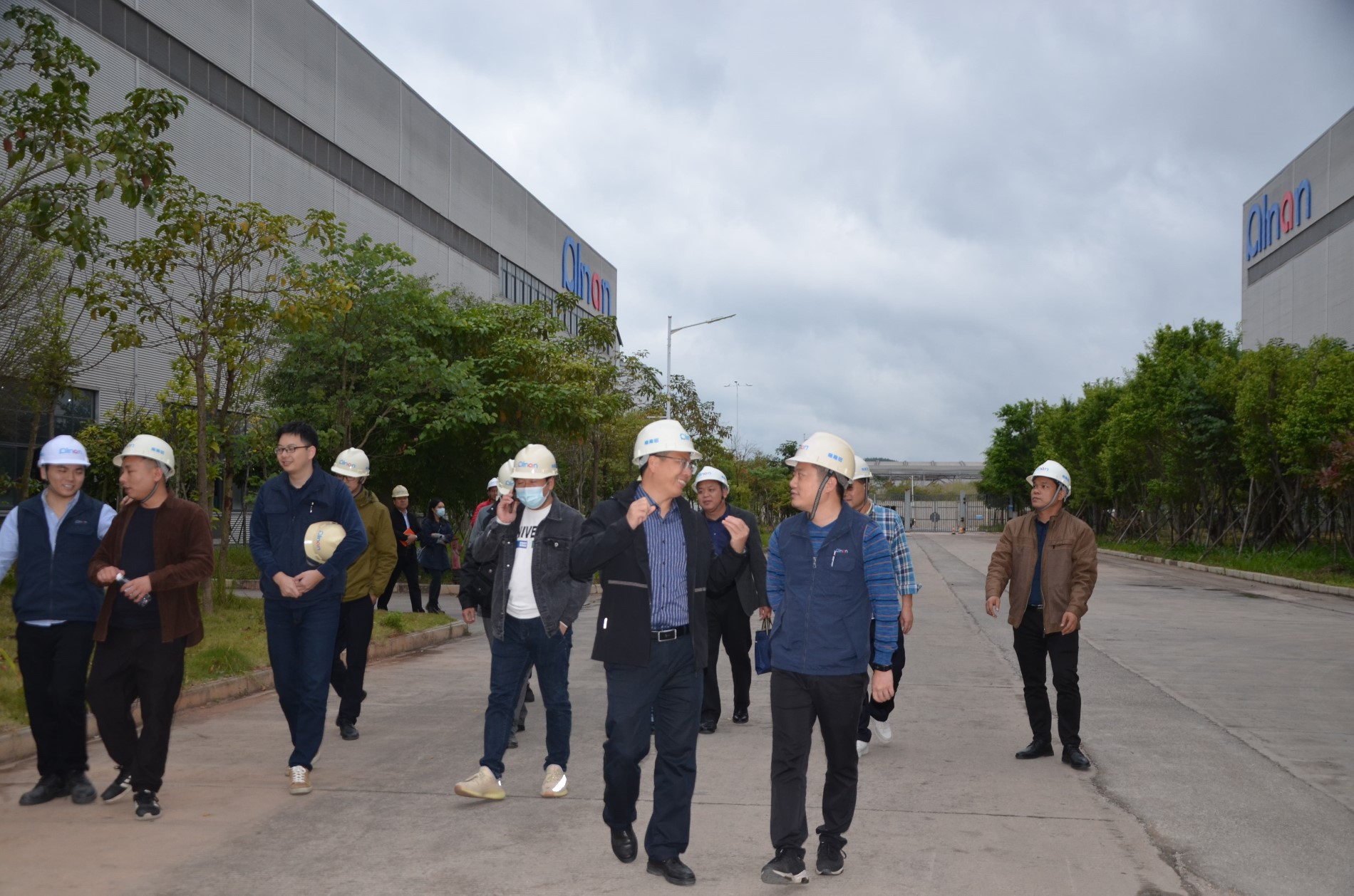 参观南南铝集团加工厂.JPG