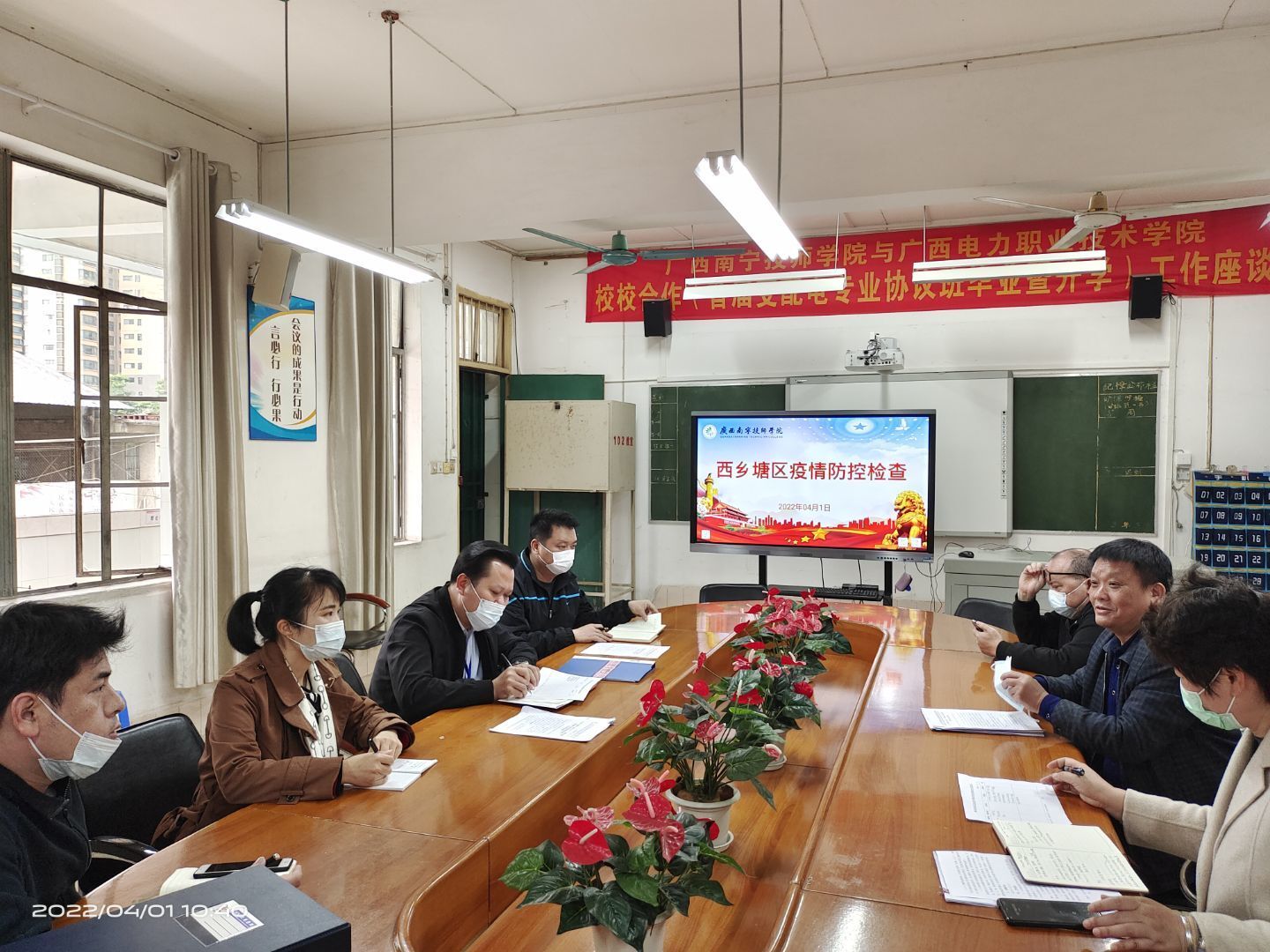 座谈会现场.jpg 座谈会现场.jpg