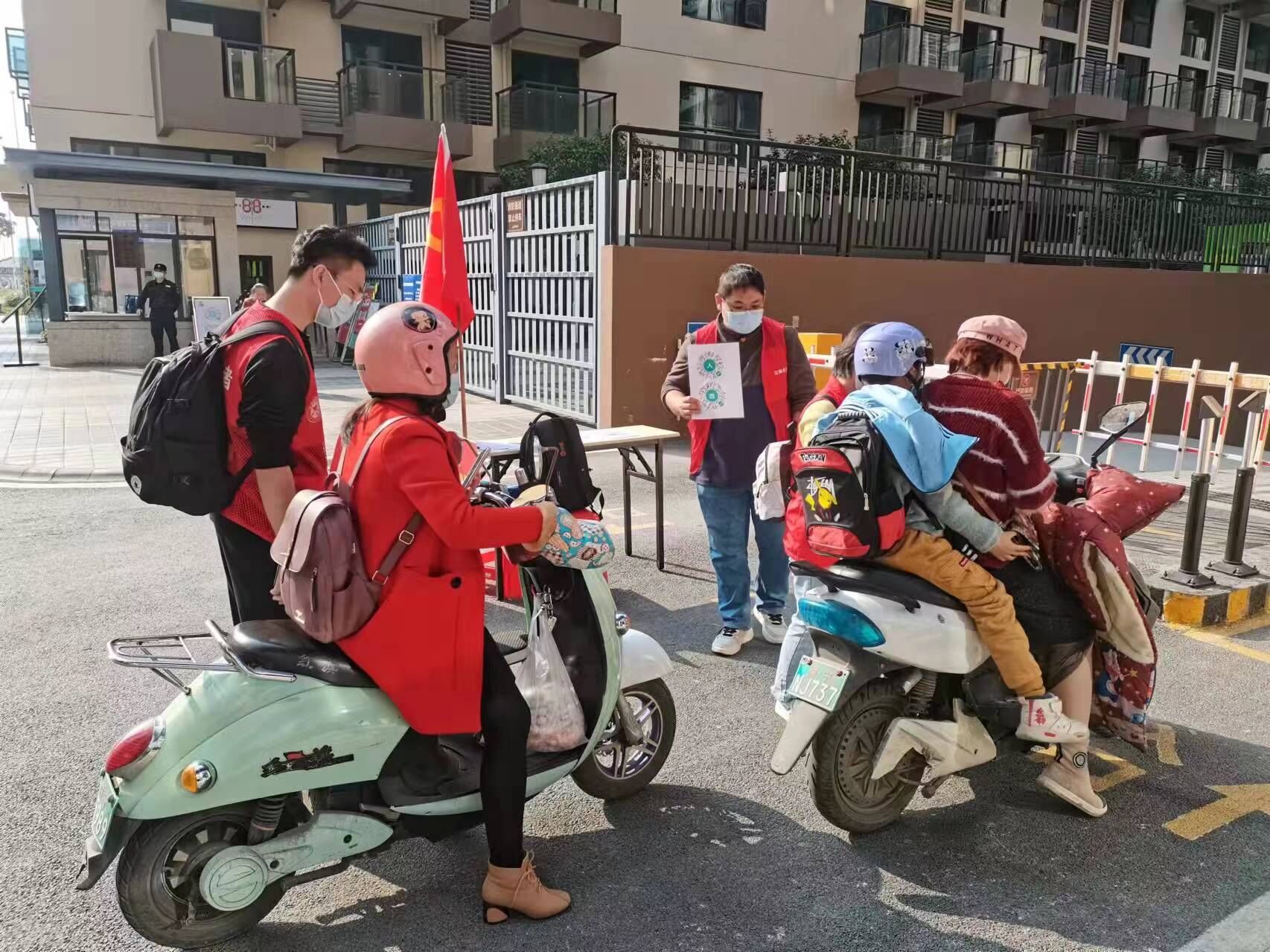 坚守岗点1.jpg 坚守岗点1.jpg