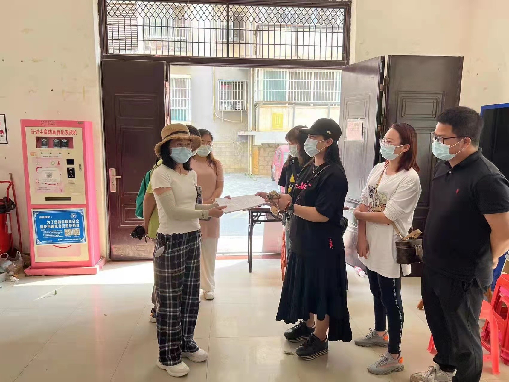 在社区志愿服务1.jpg 在社区志愿服务1.jpg