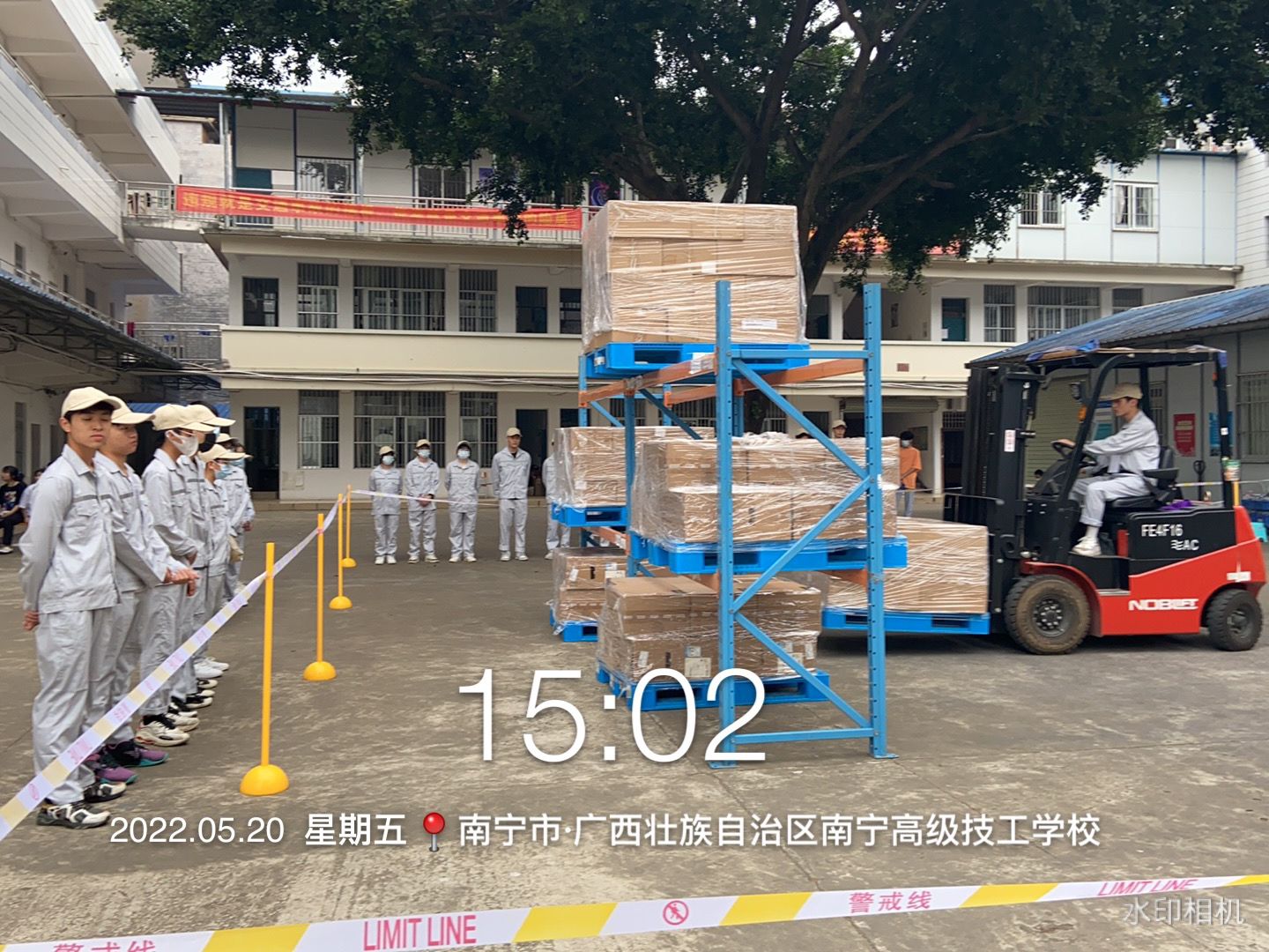 物流专业学生叉车技能展示.jpg 物流专业学生叉车技能展示.jpg