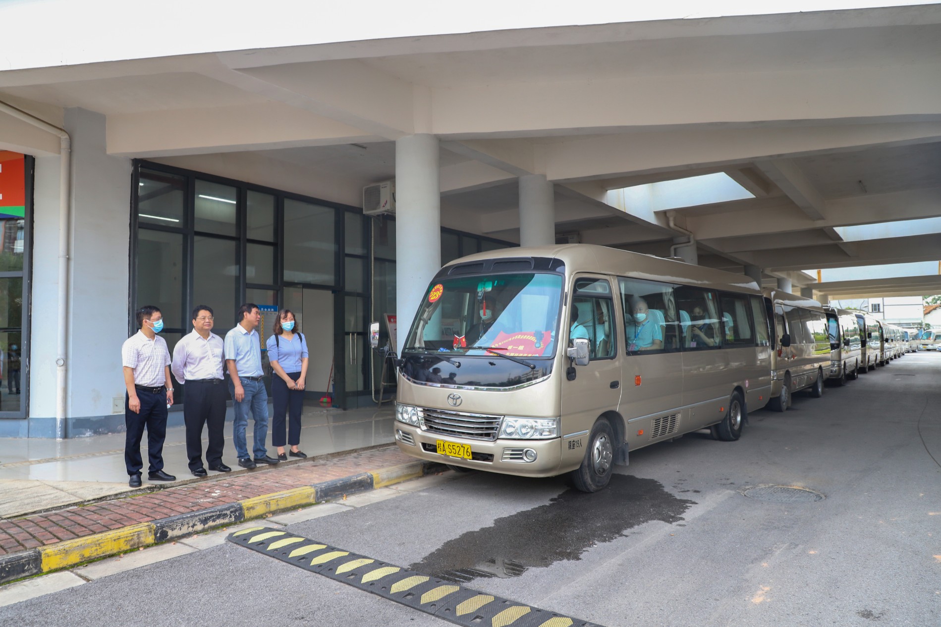 宣传咨询”大篷车“启动.JPG 宣传咨询”大篷车“启动.JPG
