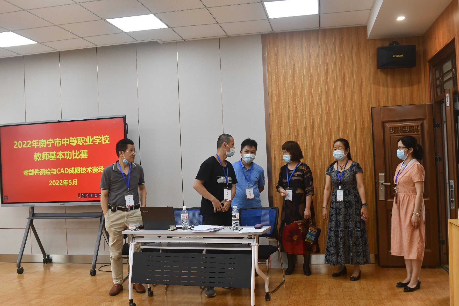 学院领导莅临比赛现场进行监督和指导.JPG 学院领导莅临比赛现场进行监督和指导.JPG