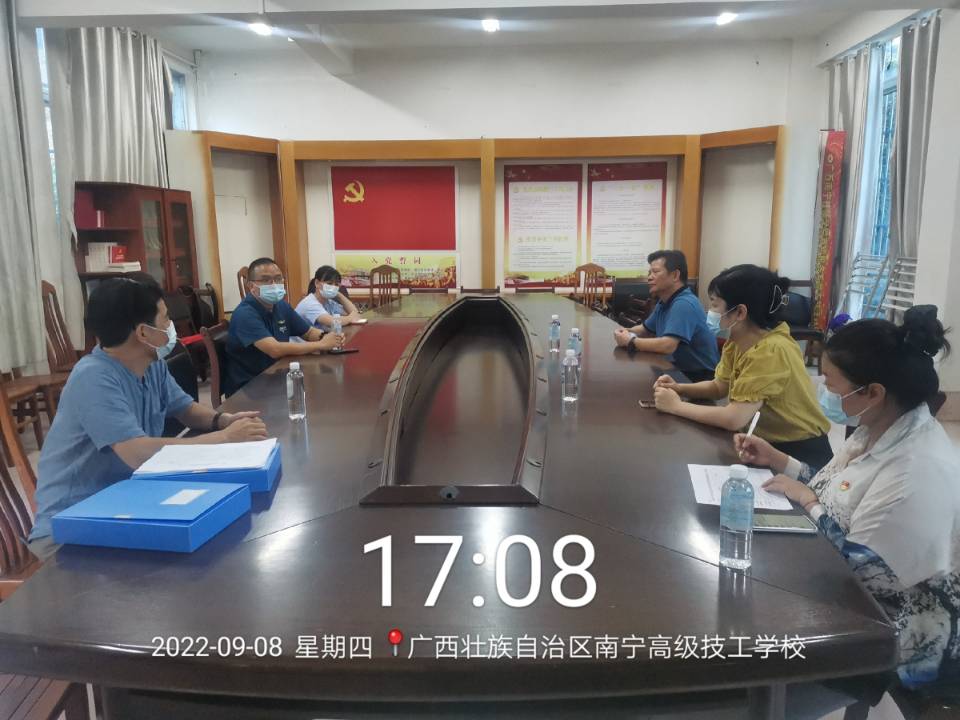 西乡塘政协领导了解商贸系疫情防控和防范电信诈骗工作.jpg