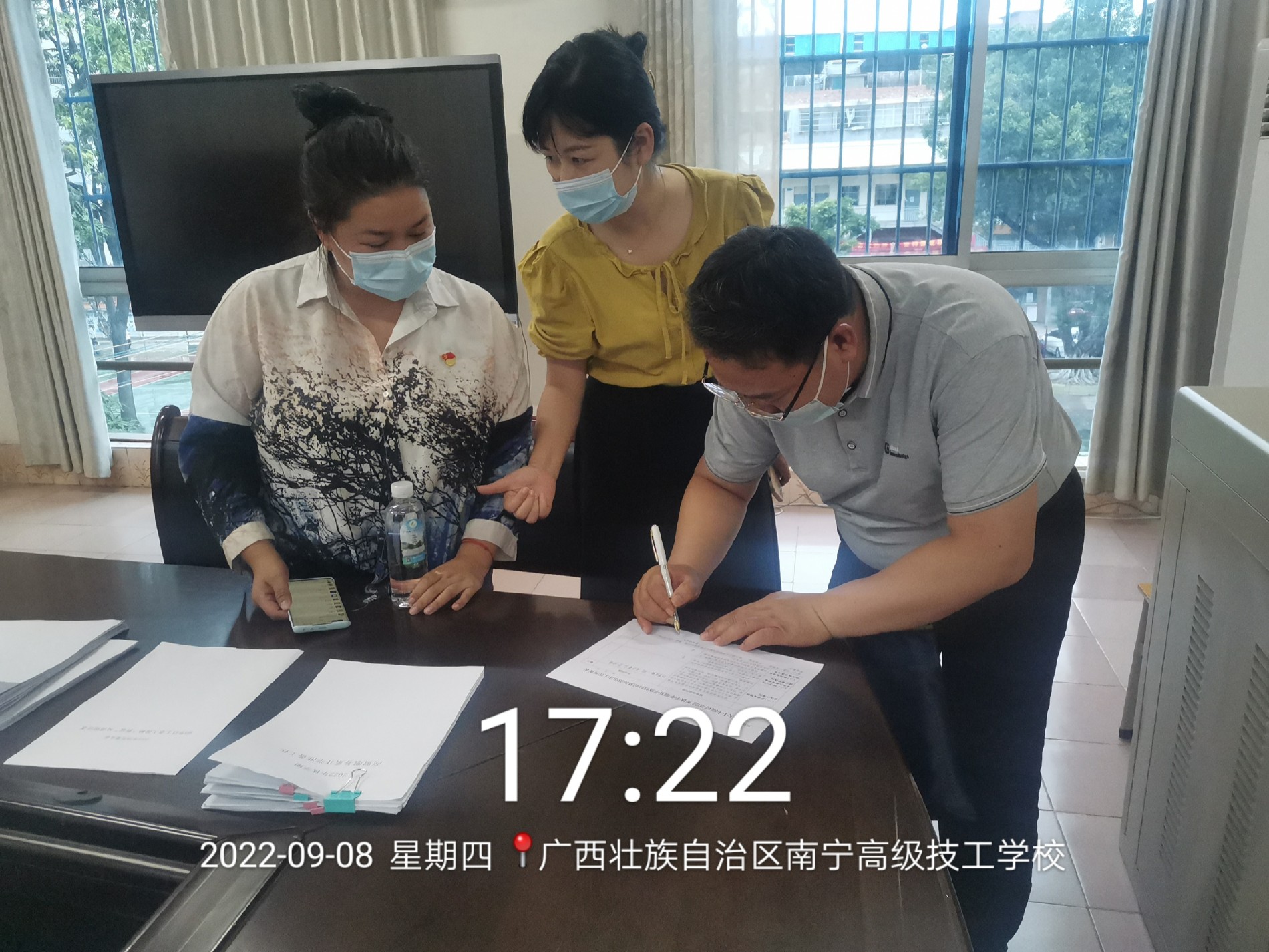 检查领导对商贸系工作表示肯定.jpg