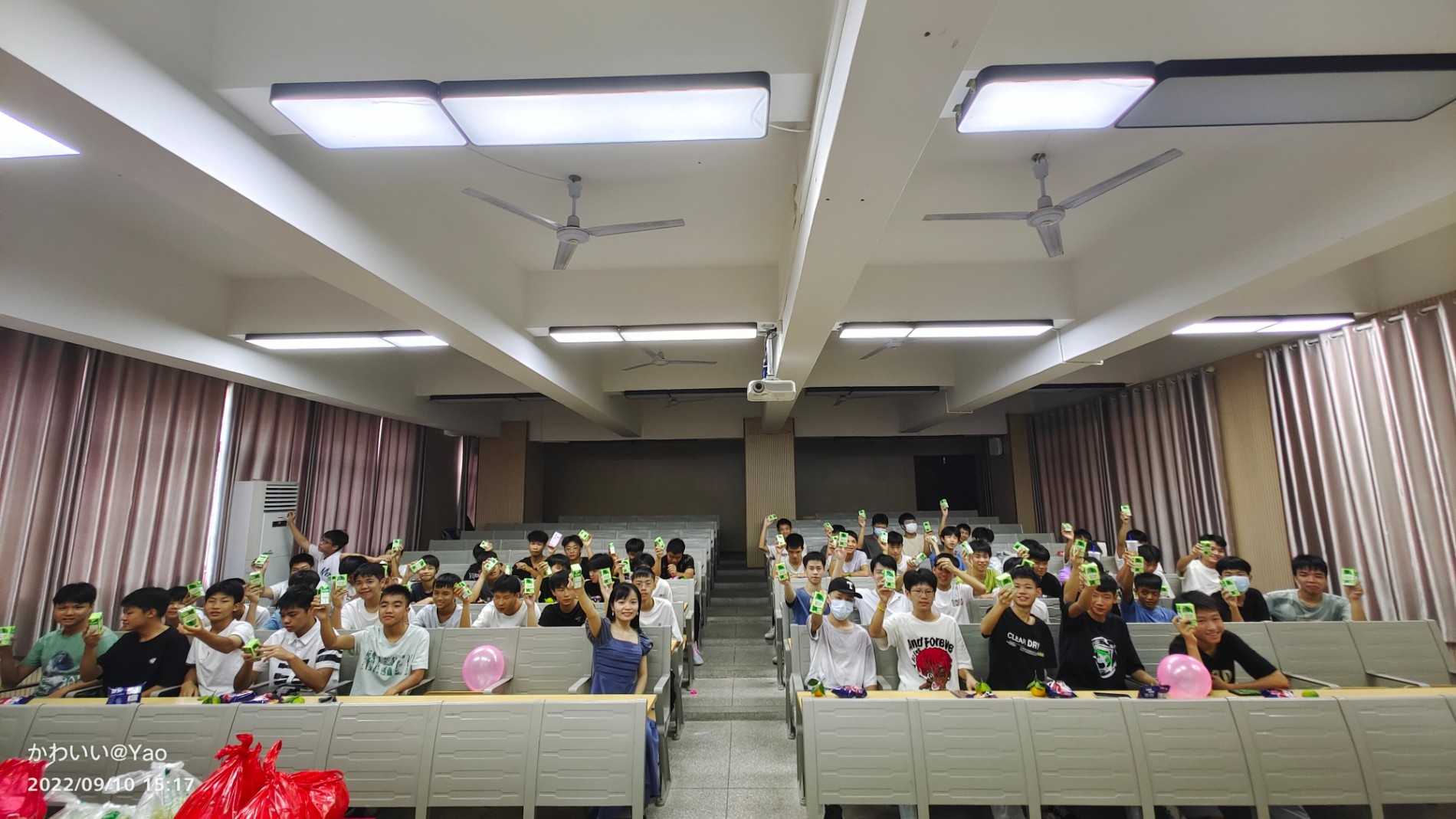 师生欢度中秋.JPG 师生欢度中秋.JPG