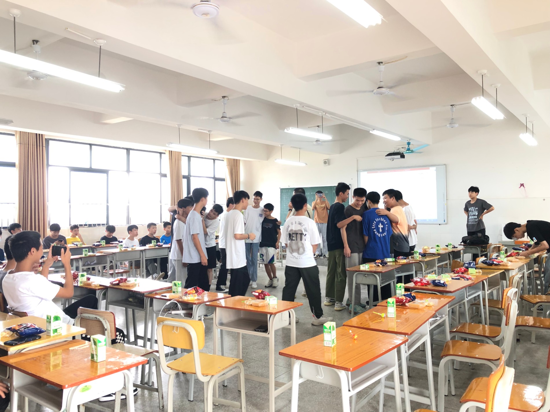 师生游戏互动.jpg 师生游戏互动.jpg