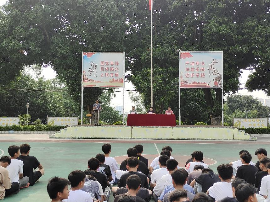 军训汇演现场.jpg