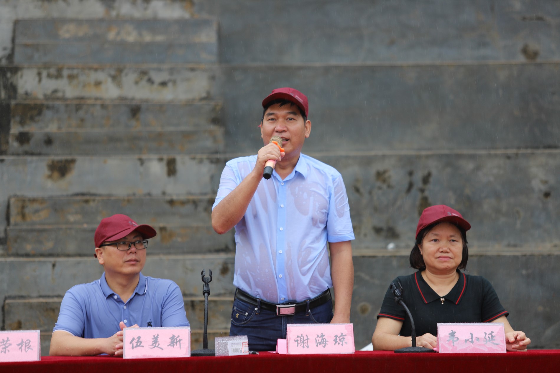学院党委书记谢海琼在会上讲话.JPG 学院党委书记谢海琼在会上讲话.JPG