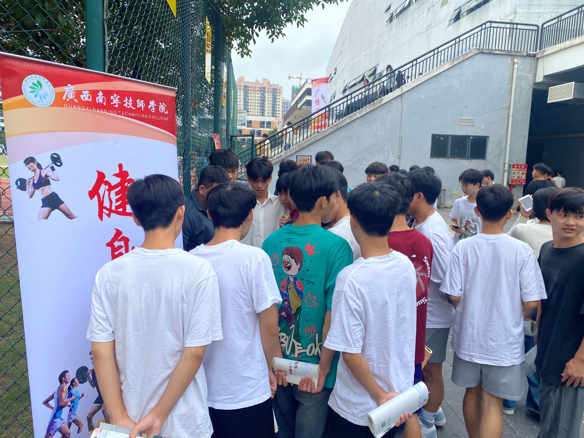 社团报名现场.JPG 社团报名现场.JPG