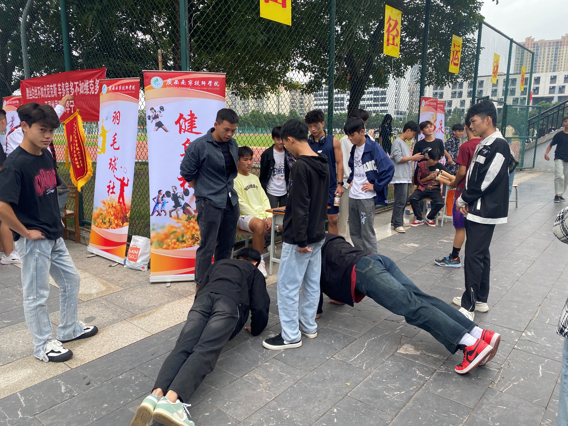 健身社“现场选人”.JPG 健身社“现场选人”.JPG