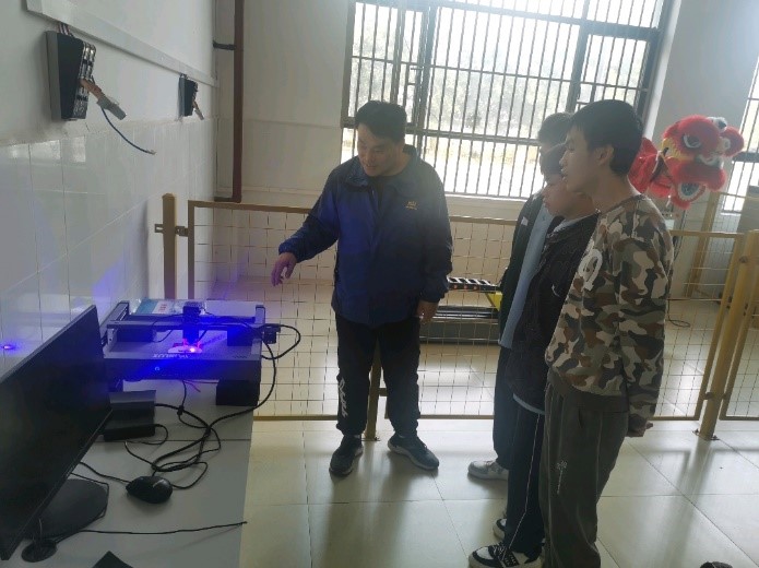 霍翔麟支教风采图片1.jpg