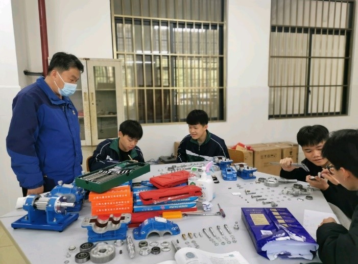 霍翔麟支教风采图片4.jpg