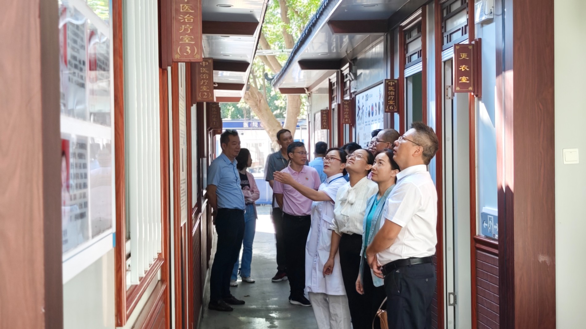 参观中医推拿科2.jpg