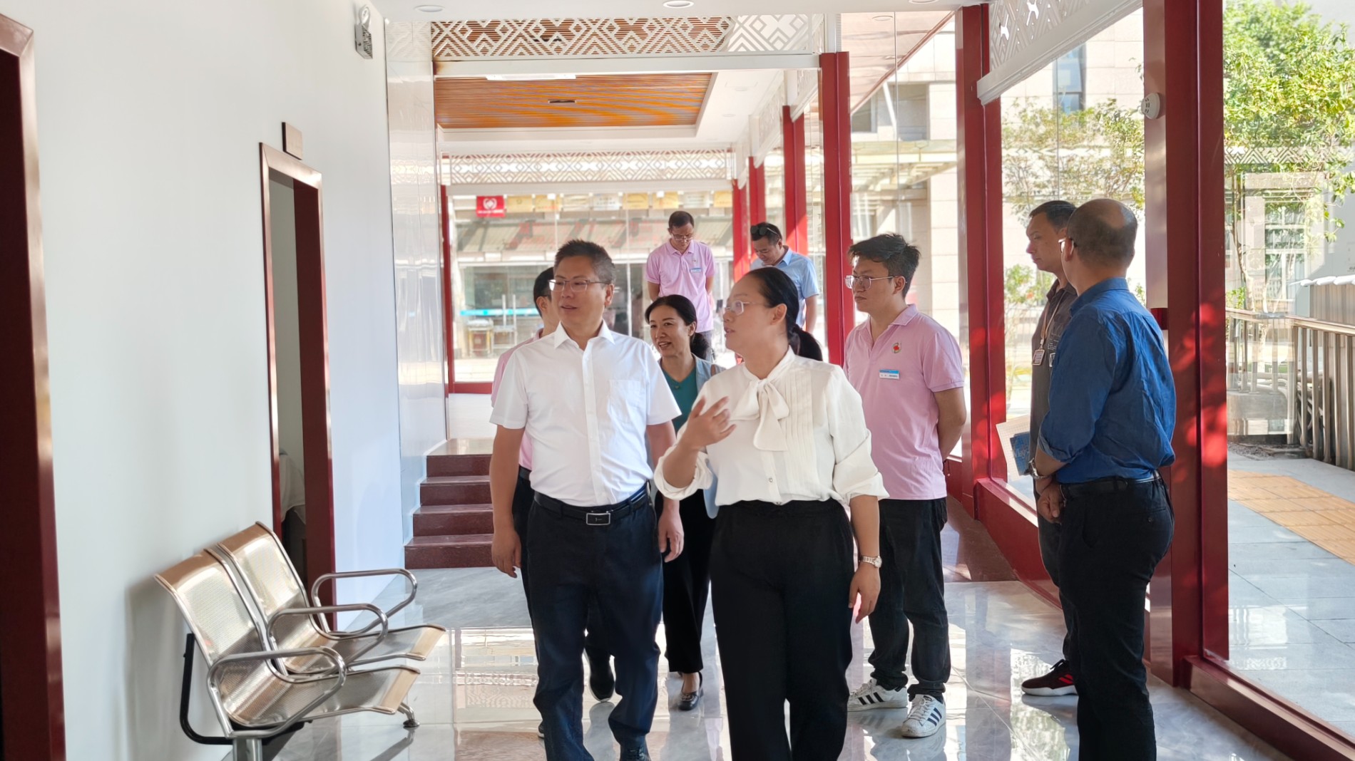 参观中医推拿科1.jpg