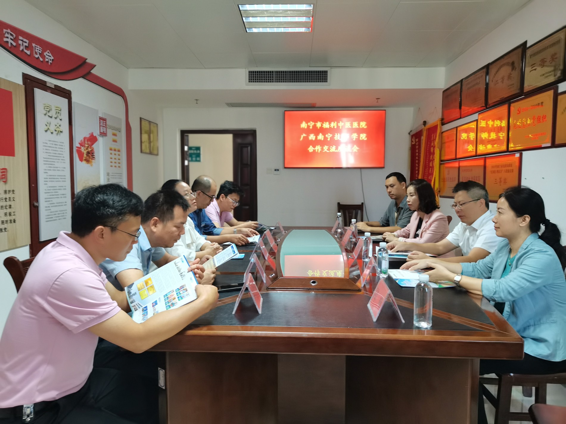 交流座谈会.jpg