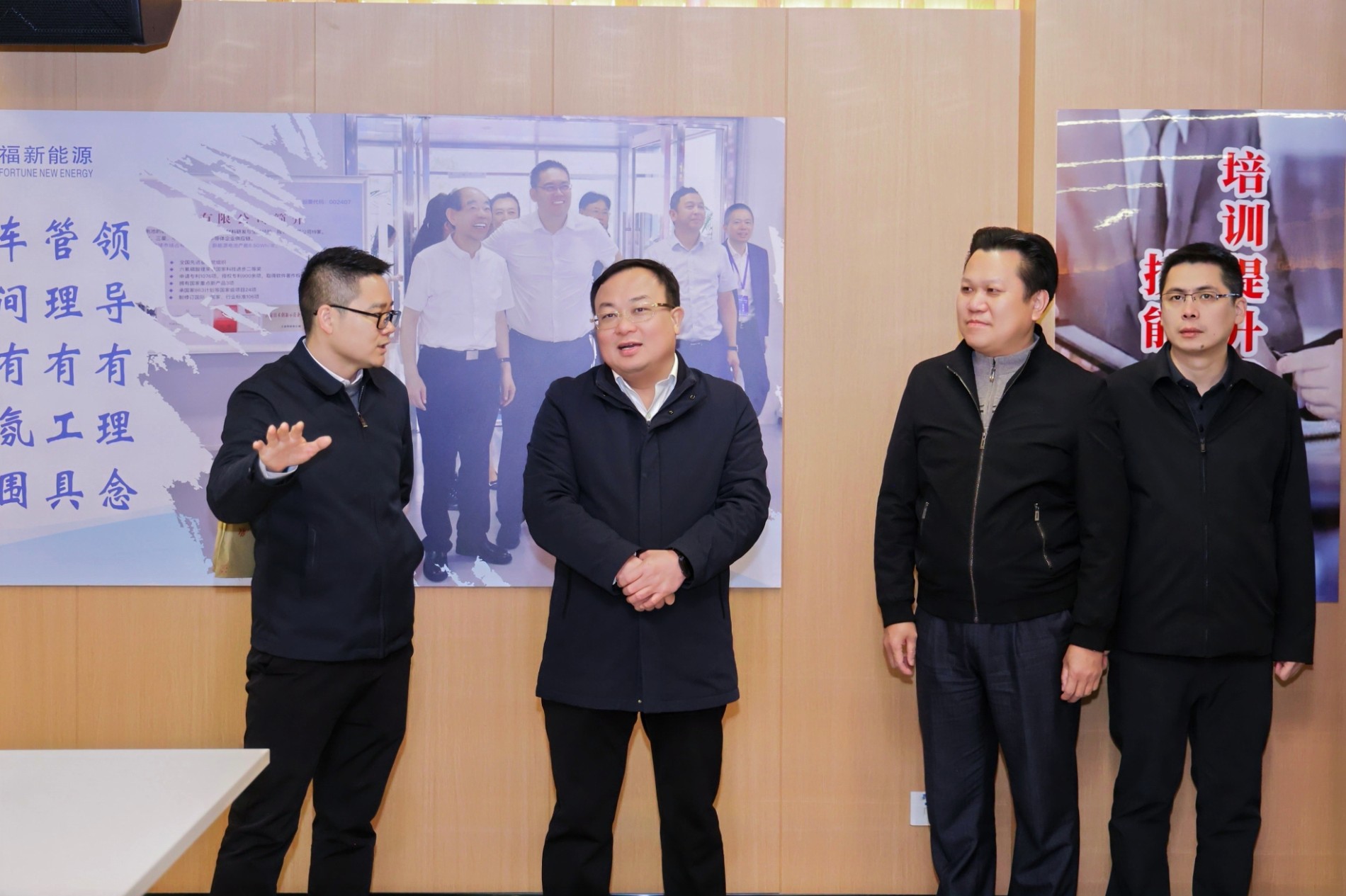 自治区领导参观学院技能提升培训班4.jpg