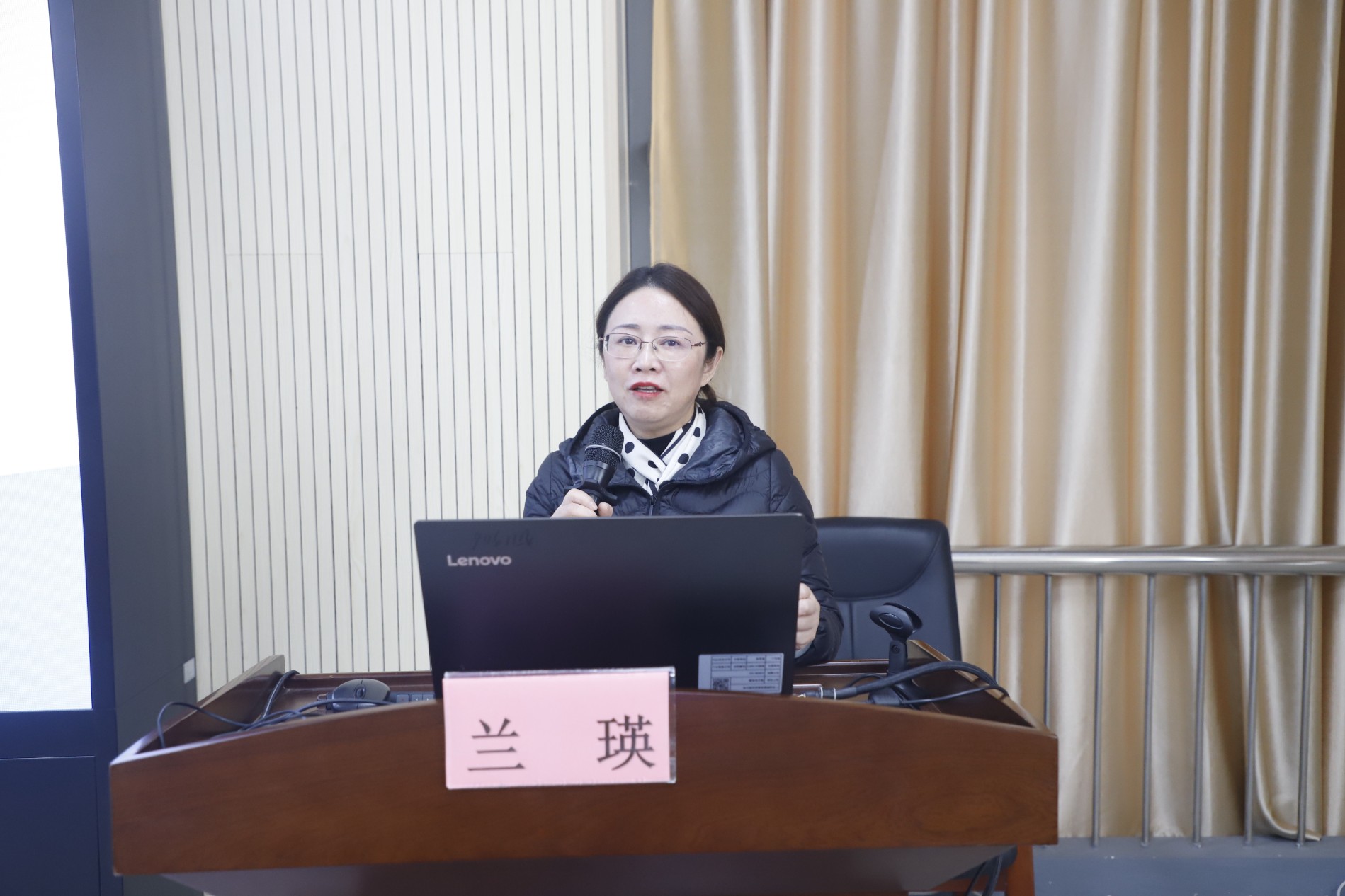广西赛区组委会秘书长兰瑛详细解读了新学年赛事的参赛要求.JPG 广西赛区组委会秘书长兰瑛详细解读了新学年赛事的参赛要求.JPG