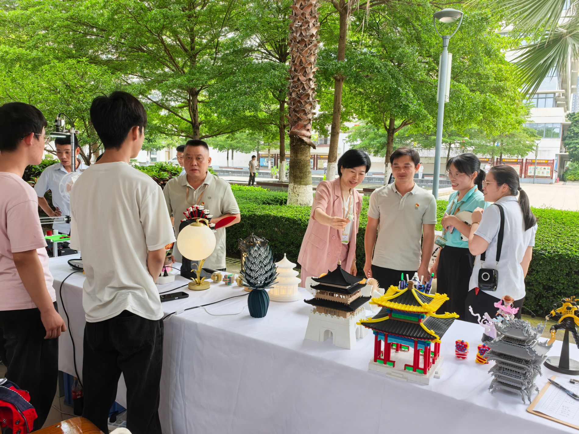 智能制造系精密零件加工精品展区.jpg 智能制造系精密零件加工精品展区.jpg