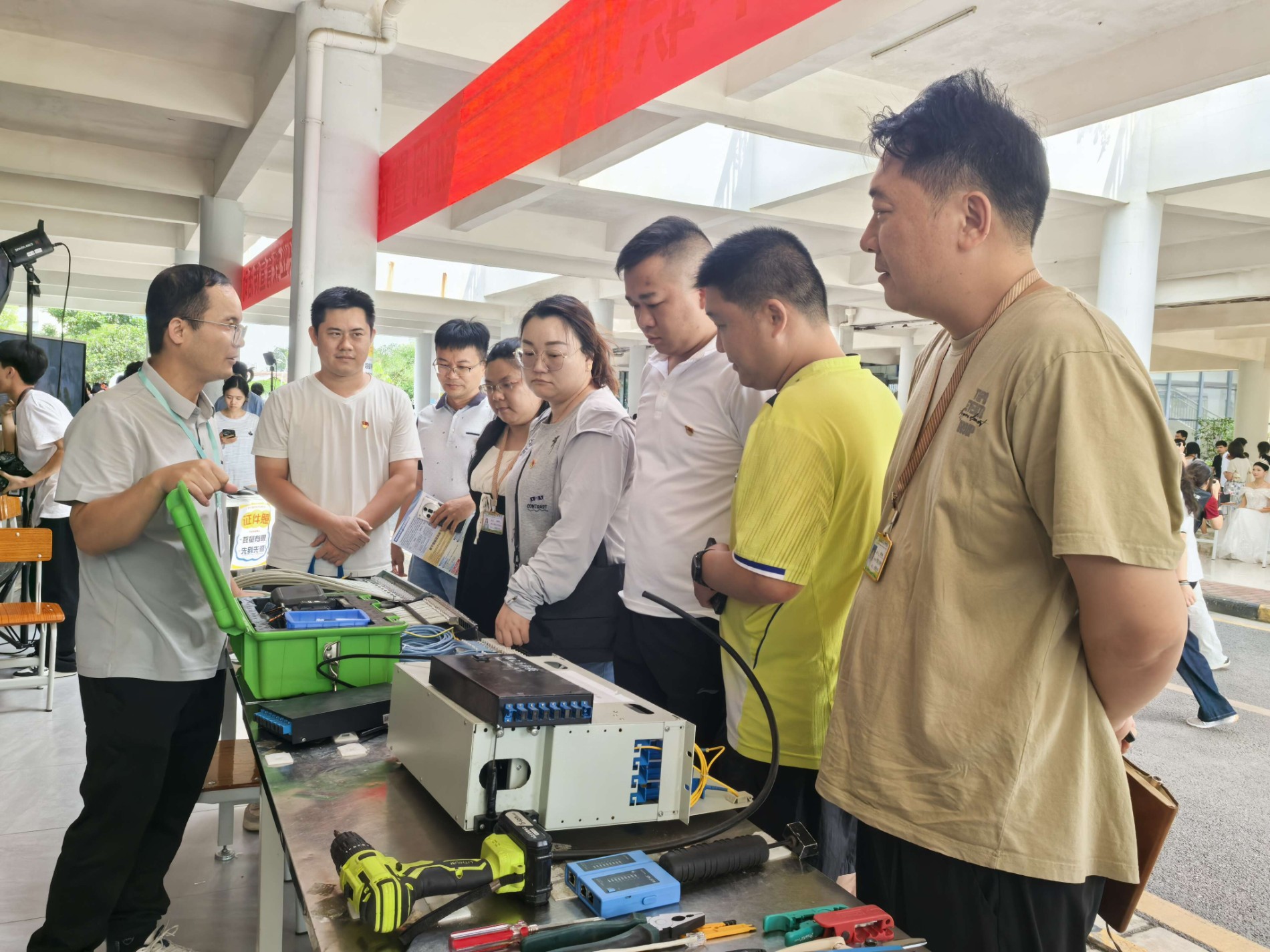 数字工程系党支部网络综合布线展区.jpg 数字工程系党支部网络综合布线展区.jpg