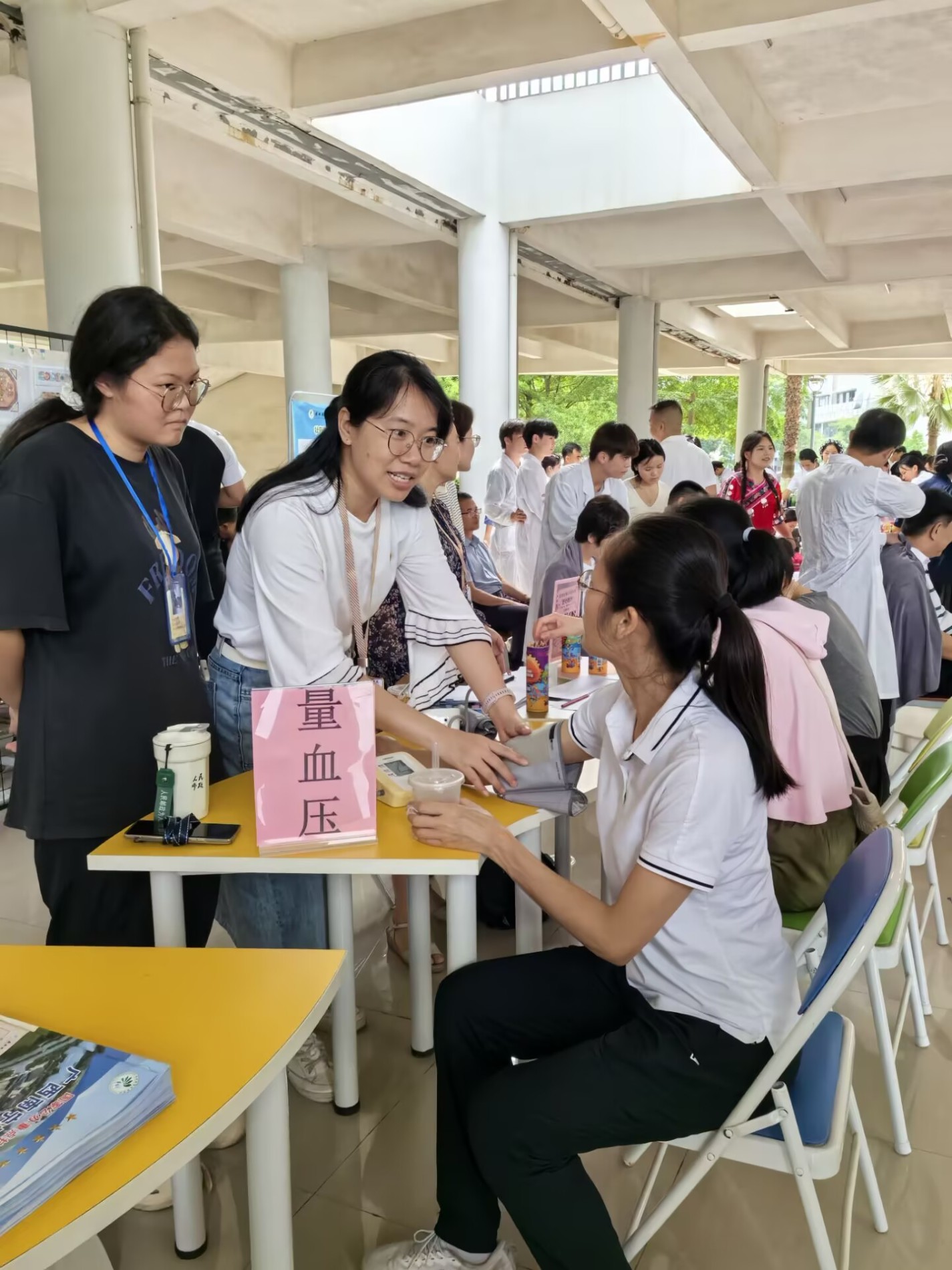 机关党支部开展健康检测便民服务活动.jpg 机关党支部开展健康检测便民服务活动.jpg
