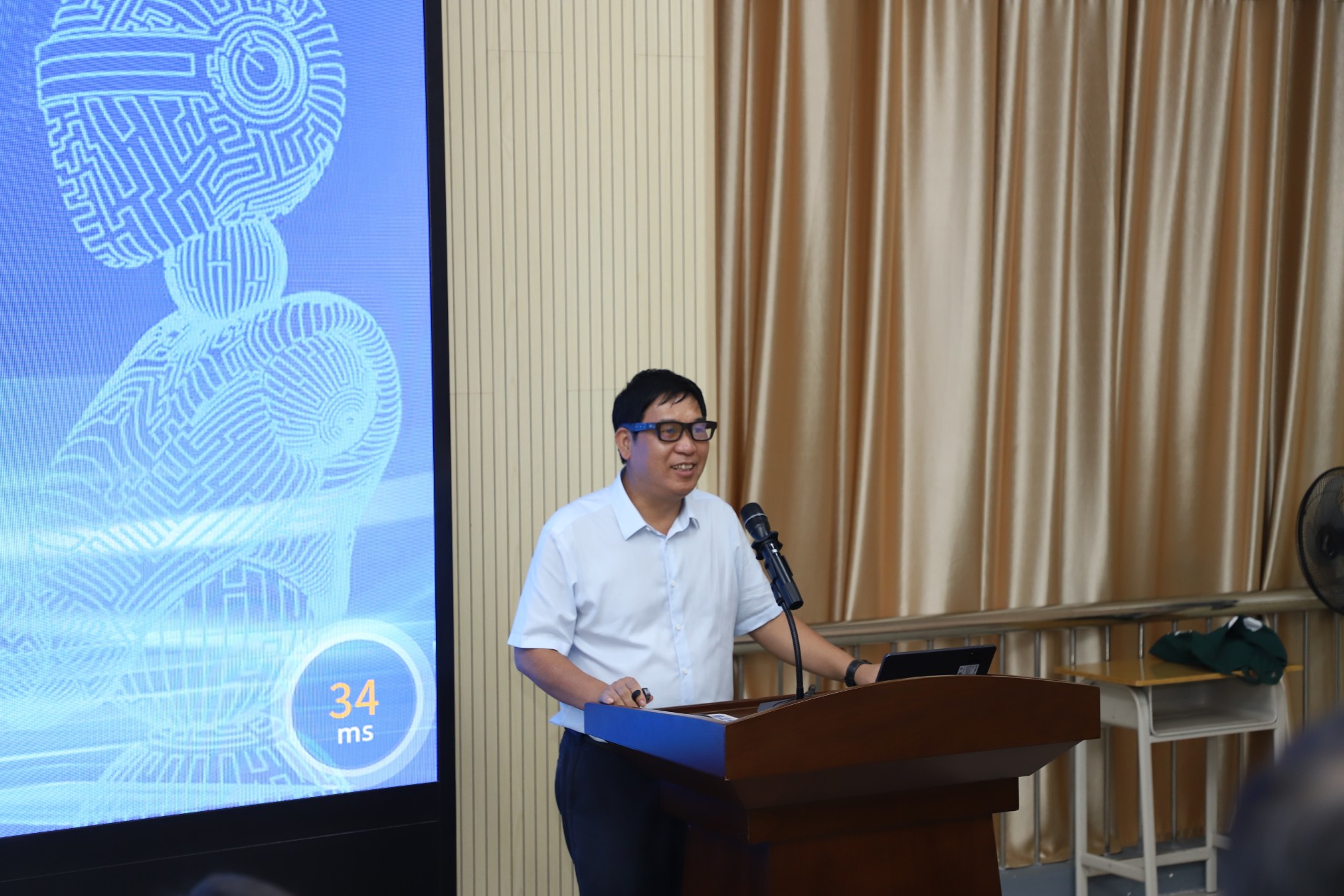 学院党委书记致辞.JPG 学院党委书记致辞.JPG