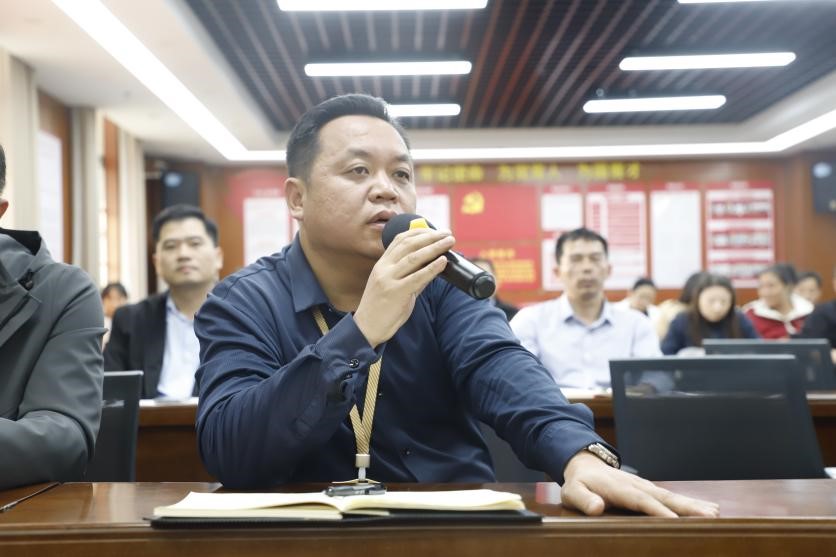 20251125党员充分发表意见.jpg 20251125党员充分发表意见.jpg