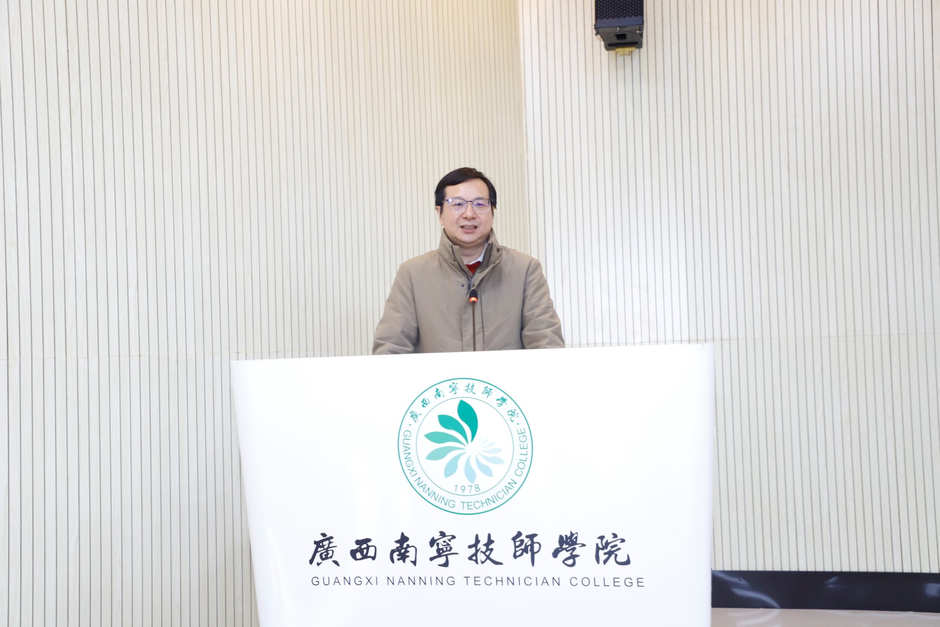 南宁市总工会四级调研员丁维讲话.JPG 南宁市总工会四级调研员丁维讲话.JPG