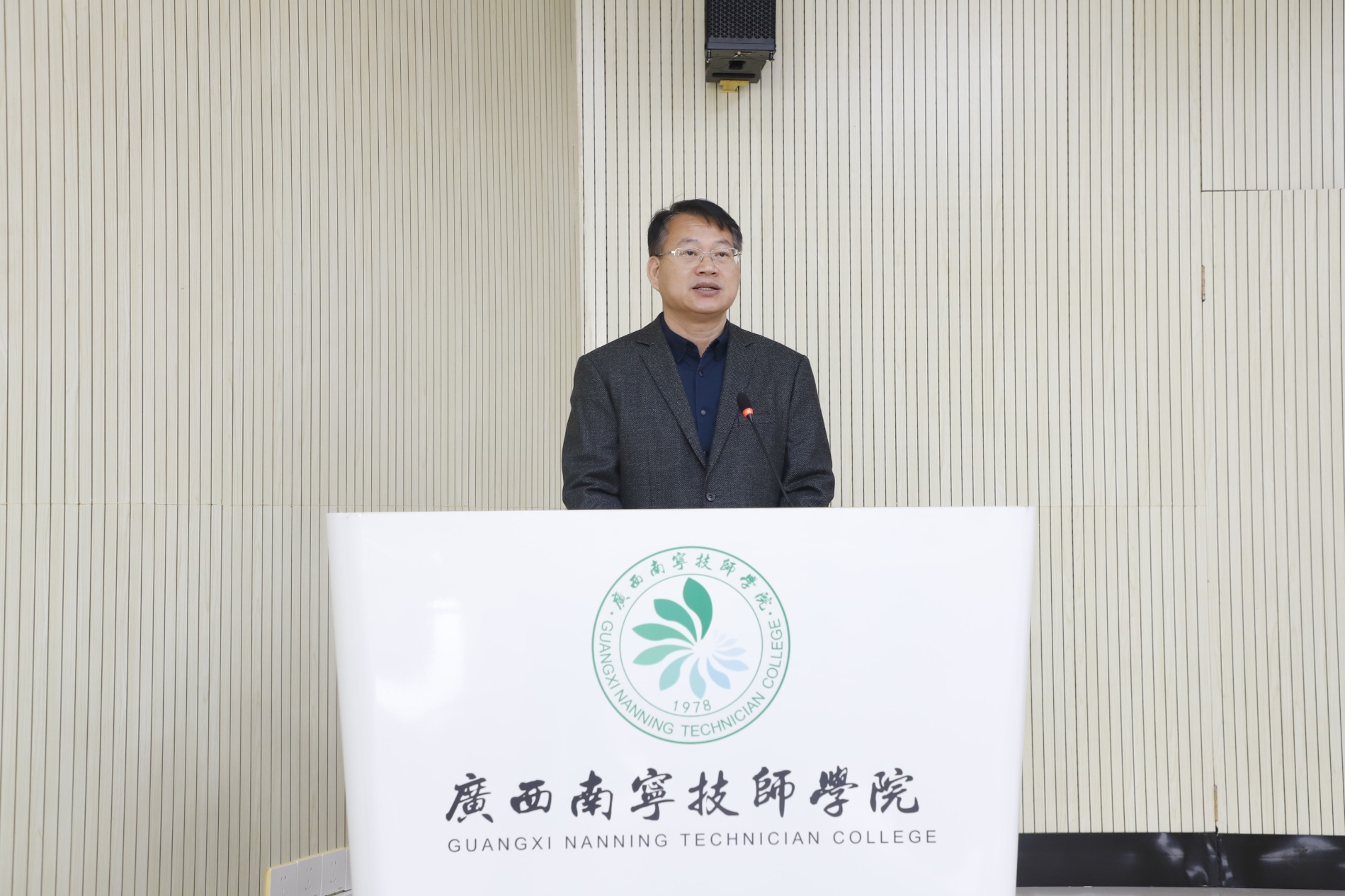 李智宁院长在致辞.JPG 李智宁院长在致辞.JPG