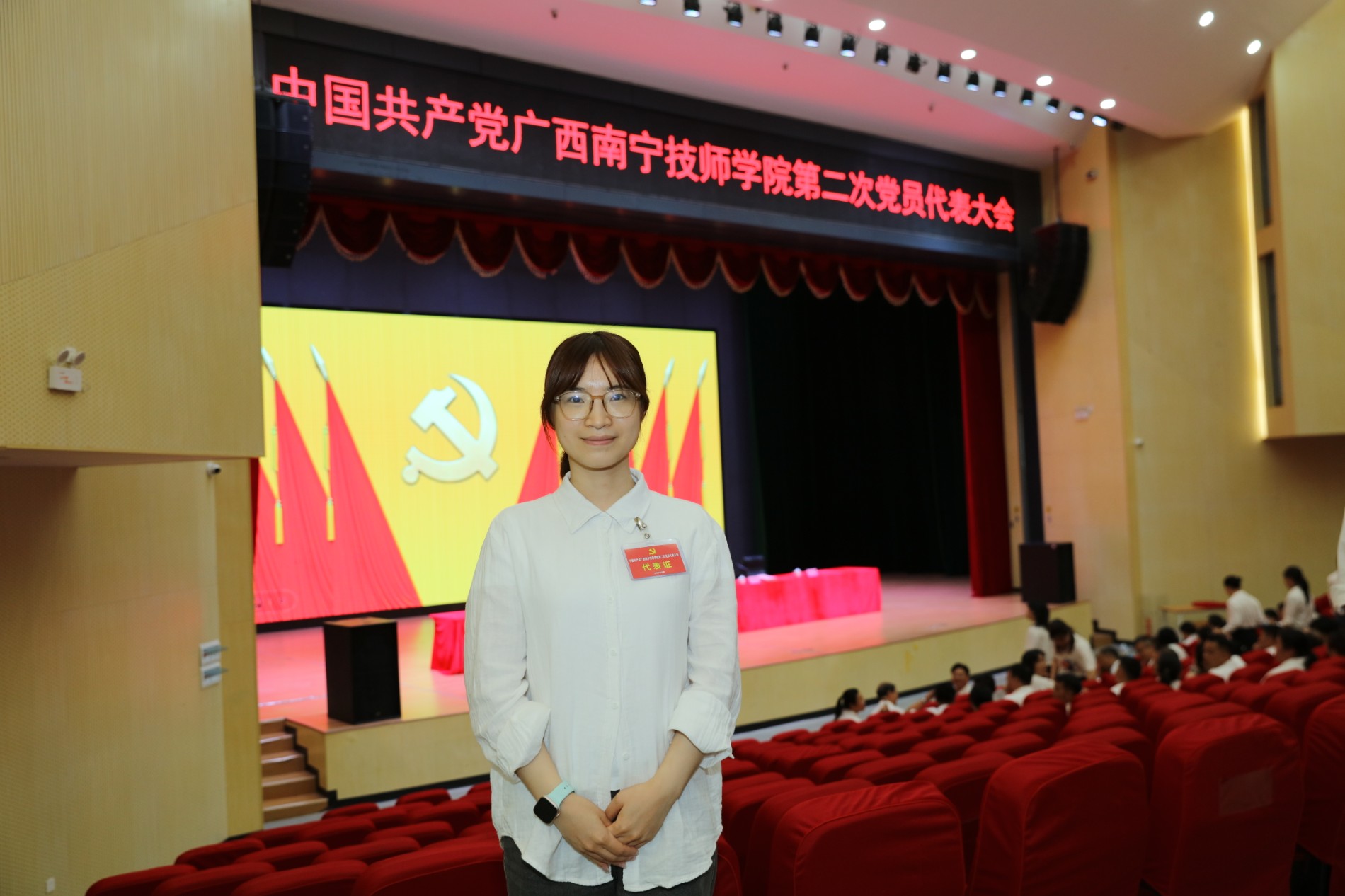 赵竟池（现代服务系教师，广西技术能手，南宁市教学骨干教师，南宁市高层次D类人才）.JPG