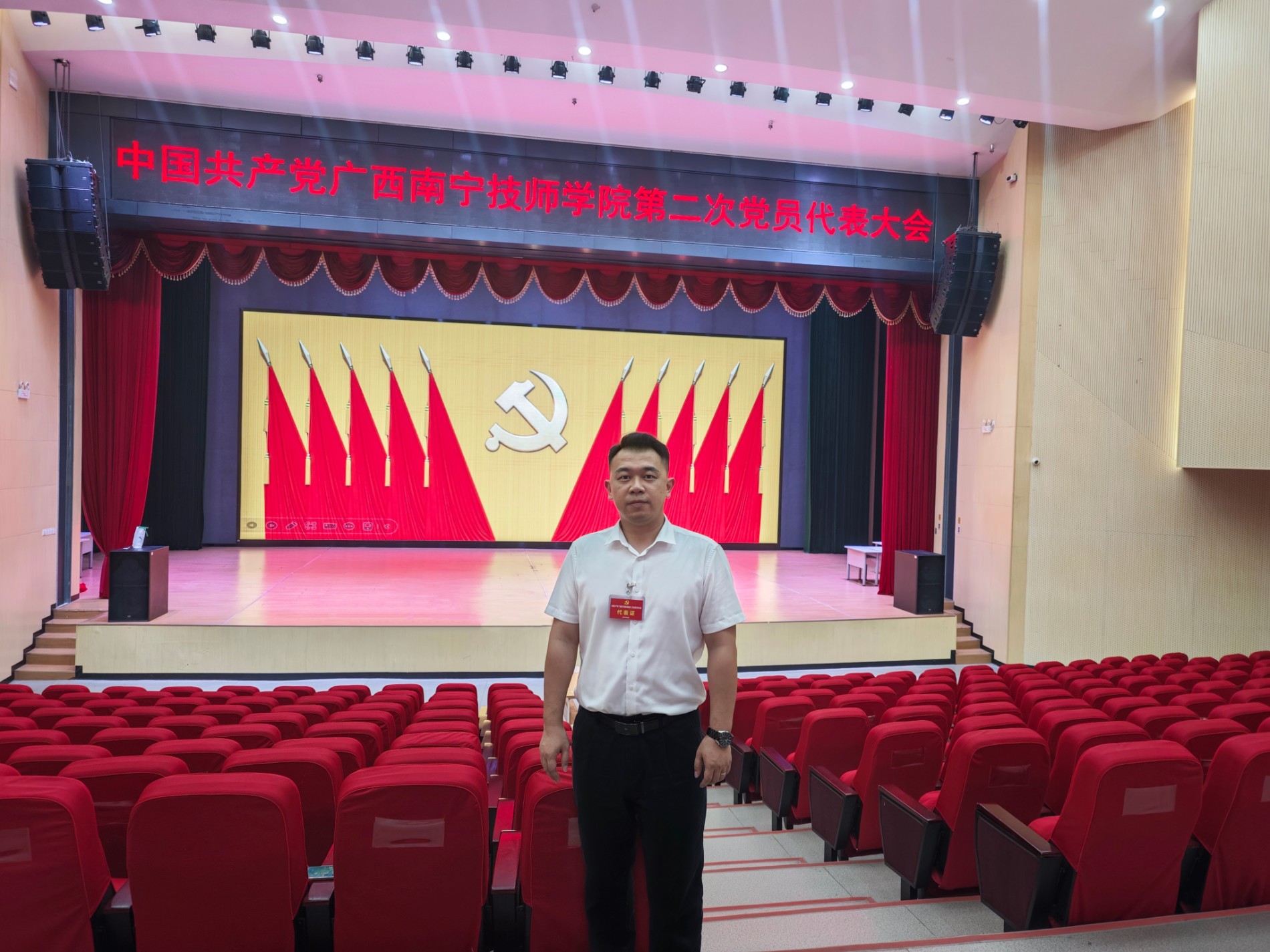 邹福君（学院团委负责人）.jpg